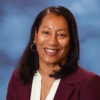 Leadership Challenges and Solutions Regarding Data Privacy in  Technology-Enriched Learning Environments