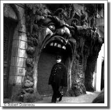 Doisneau Porte De L Enfer Boulevard De Clichy Paris Robert Doisneau Robert Doisneau Photos Enfer