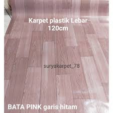 Memang, karpet sering kali dipasang untuk hidupkan kesan hangat pada sebuah ruangan. Karpet Plastik Perlak Lantai Meja Karpet Lantai Vinyl Plastik Lokal Standar Lebar 1 2m Kilap Shopee Indonesia