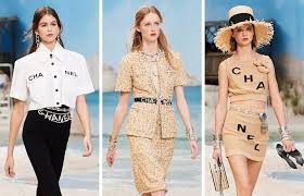 延续早春系列海洋主题 2019 春夏时装秀chanel 将沙滩搬进了大皇宫 理想生活实验室 为更理想的生活 fashion peplum dress style