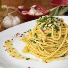 Home our latest posts aglio, olio e peperoncino (pasta with garlic, oil and hot pepper). Aglio Olio E Peperoncino Spaghetti With Garlic Chilli Filippo Berio Filippo Berio