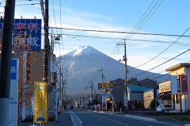 Jap�n ha decidido construir una enorme barrera para tapar una de sus  mejores vistas al Fuji. El motivo: el turismo