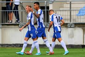 Für trainer lucien favre könnte die zweite saison in seinem job schwierig werden. Vedad Ibisevic Stars As Hertha Berlin Stroll To 4 0 Derby Victory The Boar