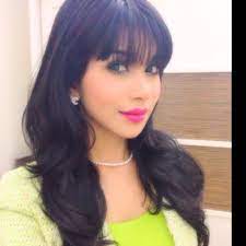 Alunan mahkota kewanitaannya yang ikal mayang, bahkan sering memutik cemburu wanita lain. Instagram Anzalna Nasir 4