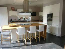 En plus de donner du style à un intérieur, l'îlot cuisine peut accueillir un espace repas ou bien se prolonger avec une table de salle à manger. Table Ilot Central Cuisine Ilots Central Cuisine Plan Cuisine Ilot Cuisine Moderne