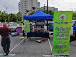 Asap kenderaan motor dan kereta. Ujian Pemeriksaan Asap Hitam Petrol Oleh Jabatan Alam Sekitar Melaka Sempena Program Hari Memperingati Mangsa Kemalangan Jalan Raya Sedunia Peringkat Negeri Melaka Dengan Kerjasama Jabatan Keselamatan Jalan Raya Negeri Melaka Pada 3