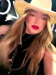 Vanessa Afonso Barcelos.