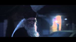 The saunders triplets are two brothers and a sister who played the baby version of harry potter in the film adaptation of harry potter and the philosopher's stone and appeared in an uncredited archive footage in the film adaptation of harry potter and the chamber of secrets. I Ytimg Com Vi Yhug Yce 7g Maxresdefault Jpg