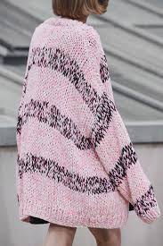 Jun 08, 2020 · chanel resort 2021 collection, runway looks, beauty, models, and reviews. Chanel Spring 2020 Ready To Wear Collection Knitwear Fashion 2020 Knitwear Fashion Knitwear Trends