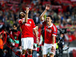 Esto generó malestar y tensión entre la dirigencia del benfica y el jugador, a tal punto que el caso ya fue derivado al departamento. Pogo Ezequiel Garay L Und Enzo Perez Von Benfica Lissabon Fuhren Nach Einzug Ins Finale Der Europa League Einen Siegestanz Auf Foto Miguel A Ezequiel Garay