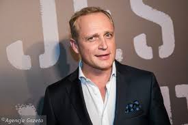 Opcja dokładnie wyszukuje tylko te filmy i osoby, których tytuły, imiona i/lub nazwiska są takie same jak wyszukiwane wyrażenie. Piotr Adamczyk Autorytety Takie Jak Janusz Gajos Sa Obryzgiwane