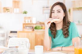 Pada kasus asam lambung yang parah, penderitanya bahkan bisa mengalami sulit menelan makanan. Penyebab Roti Tawar Bikin Sakit Maag Bertambah Parah