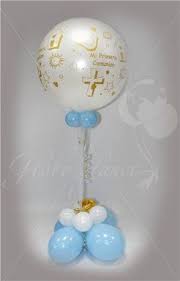 La primera comunión es uno de los eventos más importantes para los niños y también para toda la familia. Centros De Mesa Para Primera Comunion De Nino Buscar Con Google Primera Comunion Decoracion Primera Comunion Ninas Globos