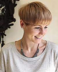 Pin Von C D Auf Cdii Frisuren Kurze Haare Flechten Pilz Frisur Kurzhaarschnitte