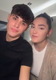 Sylvia Cuenca en TikTok: Diversión y Estilo