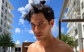 At the age of two, he moved to mexico city. Xkmeljm39c4ezm