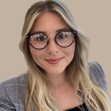 Kara Schilling's Instagram, Twitter & Facebook