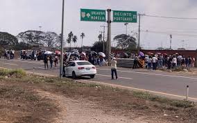 Lazaro cardenas, lazaro cardenas municipality. Normalistas Bloquean Acceso Al Puerto En Lazaro Cardenas El Sol De Zamora Noticias Locales Policiacas Sobre Mexico Michoacan Y El Mundo