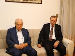 Askerin sokağa inmesine tepki gösteren vatandaşlar cumhurbaşkanı recep tayyip erdoğan'ın kısıklı'daki evine akın etti. Cumhurbaskani Erdogan Dan Nuri Pakdil E Ev Ziyareti Anadolu Ajansi