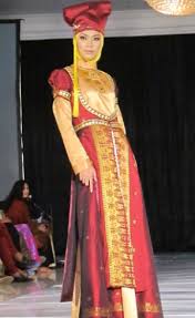 Fashion baju kurung modern cantik baju kurung modern terbaru. Songket Minangkabau Dalam Balutan Busana Modern Karya 7 Desainer Indonesia