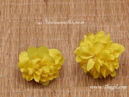 Torans or garlands of marigold flowers decorative items are symbolic to any festive occasion in india. Yellow Marigold Flower Samanthi With Out Cap Cloth Flower Decoration Crafts Buy Online 25 Pieces
