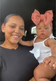 She’s really my twin 🤏🏽🤣