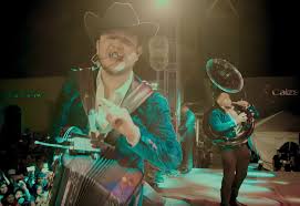 Letra simplemente gracias lyrics en ingles. Calibre 50 Junta 65 Millones De Reproducciones Con Simplemente Gracias La Z1310