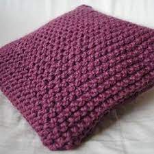 How to make a quick chunky knit pillow using yarn from your stash by knitting with a big needle and multiple strands of yarn from your stash! Pillow And Cushion Patterns For The Knifty Knitter Looms Loom Knitting Projects Loom Knitting Patterns Round Loom Knitting