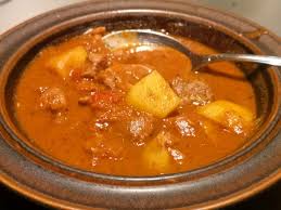 Rezept Ungarisches Kesselgulasch Hobbyfamilie Blog In 2020 Kesselgulasch Rezepte Gulasch