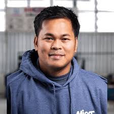 Bob Kun's Instagram, Twitter & Facebook