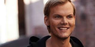 See more singles >> avicii was a dj sensation from sweden that specializes in progressive house music. Mutter Von Avicii 28 Geht Es Schlimmer Als Nach Seinem Tod