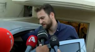 Υπενθυμίζεται ότι η γαδα με ανακοίνωσή της, διαψεύδει πληροφορίες που διακινούνται στα μέσα, με πιθανούς υπόπτους στην υπόθεση του αποτρόπαιου εγκλήματος στα γλυκά νερά. Egklhma Sta Glyka Nera Ti Leei O Syzygos Ths Karolain Ginontai Ereynes Se Polla Metwpa