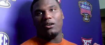 Louisiana's Longhorn: Roach's return caps trying season