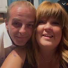 Hier, c'était l'anniversaire de ma belle amie Christine Renaud-Stéphane  Desbiens. On te souhaite un beau week-end de fête Christine avec tout ceux  que tu aimes! ❤️‍🔥🎵❤️🥰💣💐