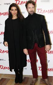 Ένας διαφορετικός τρόπος για να φορέσεις τα φορέματα σου. H Tonia Swthropoyloy Panhgyrizei Th Nikh Toy Kwsth Marabegia Sto The Voice Me Mia Fwtografia Fthis Gr