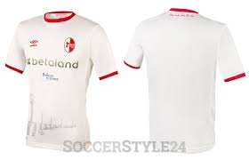 Negozio maglie calcio a poco vendita a poco prezzo online delle più importanti squadre italiane ed estere migliore prezzo e servizio online. Maglia Bari 2016 2017 Umbro Torna Il Galletto Anni 70