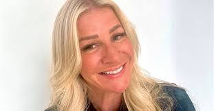 Anna Sandford's Instagram, Twitter & Facebook