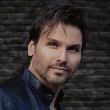 Tamas Menyhart's Instagram, Twitter & Facebook