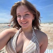 Savannah Ivey's Instagram, Twitter & Facebook