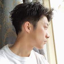 ナミカズ メンズヘアスタイル 並木一樹 メンズパーマさんはinstagramを利用しています ショートマッシュでもアップバングはアリミノのフリーズキープグリースが一番やりやすいのでオススメ スタイリングの仕方も気軽に聞いてください ショート メンズ