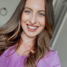 Hello friends! I am looking to get a photoshoot done for all the women in  my family, it will be about 5-6 girls. We are looking to get pictures done  at the