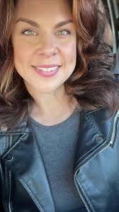 Get to know me 😊 #CapCut #itsme #delaware #brunette #dimples #single  #oldlady