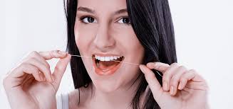 Czym czyścić przestrzenie międzyzębowe?