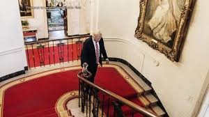 The bedroom makes up the white house master suite along with the adjacent sitting room and the smaller dressing room, all located in the southwest corner. Trump Redecorates White House With Gold Walls Chandelier Video Abc News