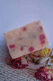 Voici Ce Que Je Viens D Ajouter Dans Ma Boutique Etsy Savon Ylang Ylang Ricin Coco Canola Beurre D Amande Ylang Naturel Et Bio Ideecadeau Savonnaturel