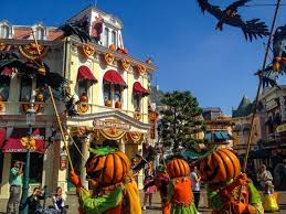 The Complete Guide To Halloween At Disneyland Paris Halloween Disneyland Paris Disneyland Halloween Disney Paris