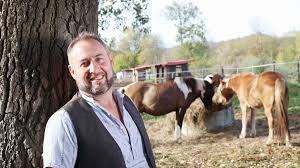 Wir freuen uns riesig, diese erinnerung zu haben und dieses andenken an. Bauer Sucht Frau International 2020 Emanuels Dramatische Vergangenheit Er Ware Fast Gestorben Tv