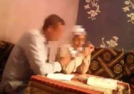 خاص بالفيديو المتناول علي الفيس بتحرش المدرس للطالبه بالمنيا أكد مسئول  بتعليم المنيا، أن الفيديو الذي يتم تداوله لمعلم يتحرش بطالبة أثناء درس خاص،  كان منذ عامين وقد تم تداوله خلال الفترة