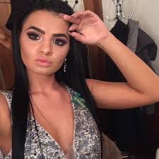 Jennifer Meszaros's Instagram, Twitter & Facebook