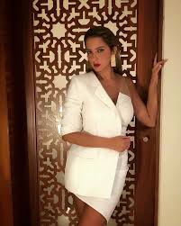 الفنانة ريم مصطفى بأطلالة مميزة و مثيرة فى مهرجان الجونة السينمائى. Ø±ÙÙ ÙØµØ·ÙÙ ÙÙ ÙÙ ÙØ³ÙØ³Ù Ø´Ø¯ÙØ¯ Ø§ÙØ®Ø·ÙØ±Ø© Ø¹ÙÙ Ø·Ø±ÙÙØ© ÙÙÙÙ Mr Mrs Smith ÙÙØ§Ø²Ø§ÙØª Ø£Ø¹Ø§ÙÙ ÙÙ Ø¥ØµØ§Ø¨Ø§Øª Ø§ÙØªØµÙÙØ± Ø­ØªÙ Ø§ÙØ¢Ù ÙØ¬ÙØ© ÙÙ